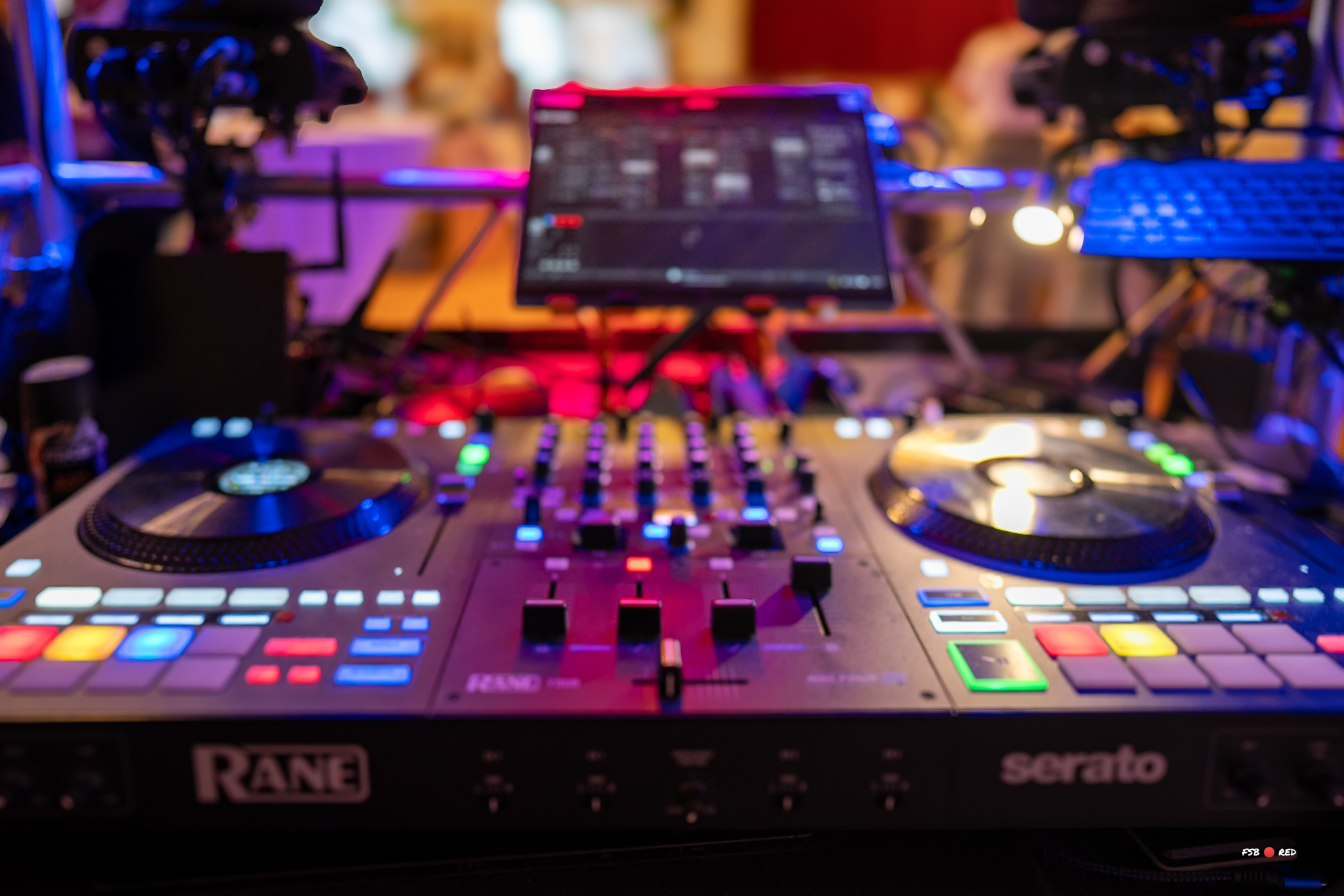 FSB.RED DJ Technik Rane Four Mixer - Controller